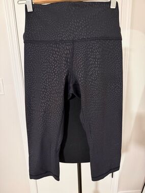 lululemon athletica Charcoal Black Textured Capri Leggings